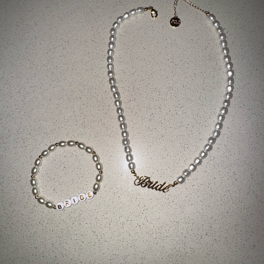 Bride pearl necklace and bracelet